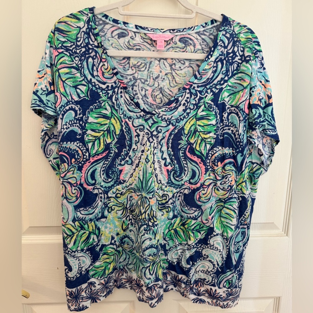 SOLD!
Lilly Pulitzer EUC short sleeve top size L/XL